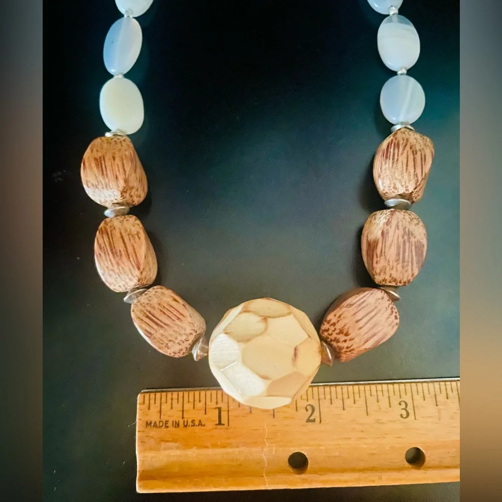 Peyote Bird Wood and White Bead Necklace, NWT. - Picture 4 of 13